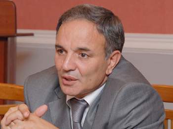 eflatun-amasov-qara-siyahidan-danisdi