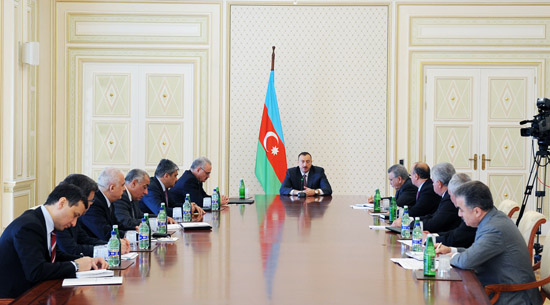 hakimiyyetde-ozunu-tenqid-basladi
