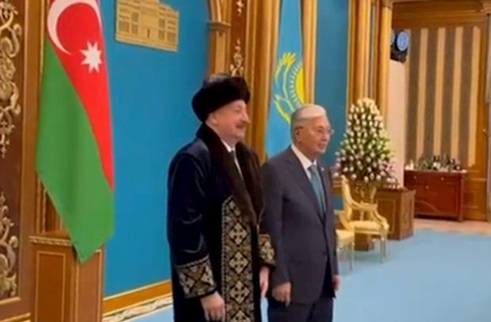 ilham-eliyev-qazaxistanin-milli-geyiminde
