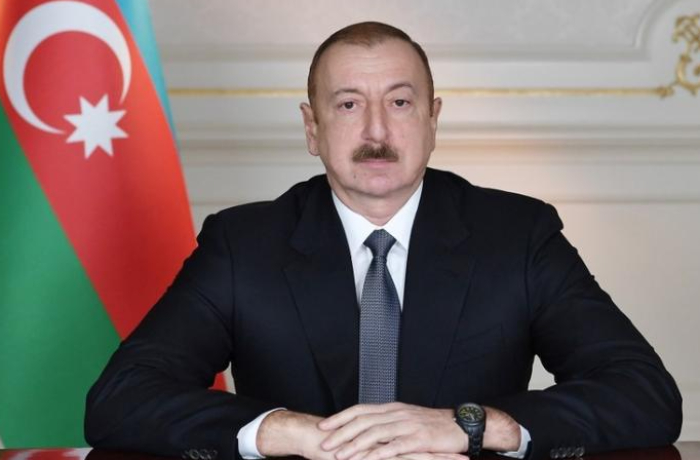 ilham-eliyev-hemkarlarini-tebrik-etdi