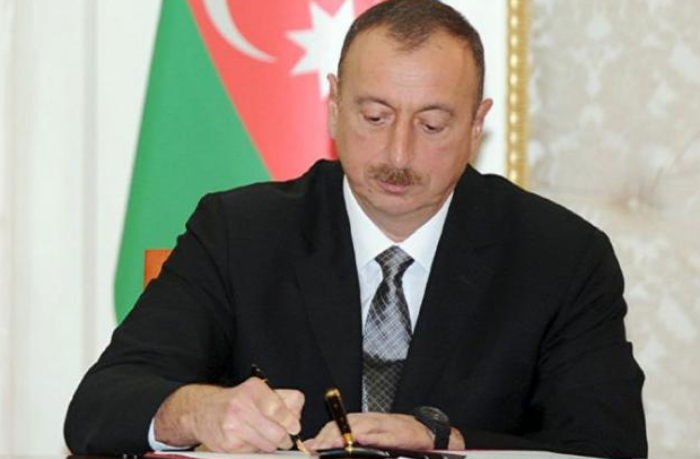 bu-sexslere-tereqqi-medali-verildi-siyahi
