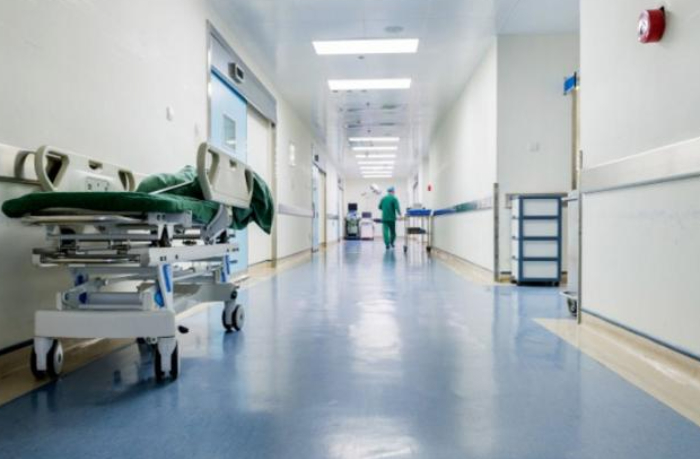 bakida-estetik-emeliyyat-etdiren-43-yasli-qadin-oldu