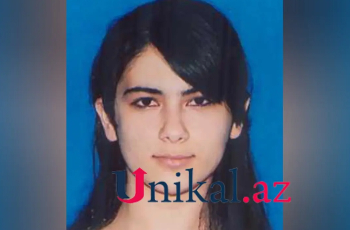 idrak-liseyinde-gullelenen-muellimin-fotosu