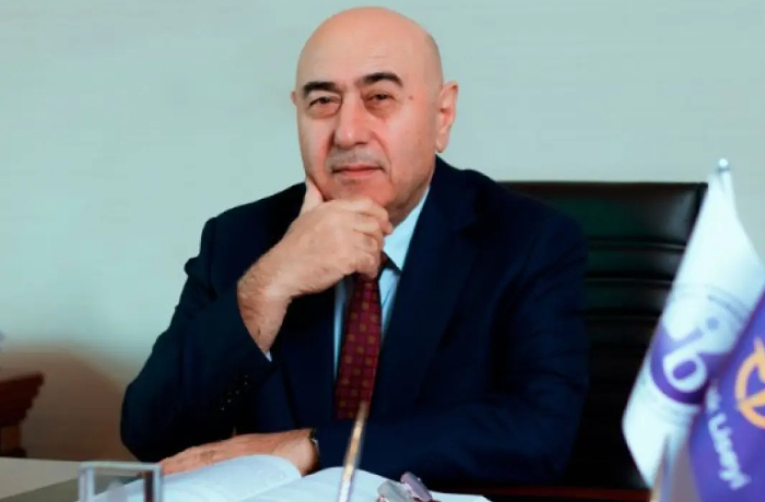 sagird-ov-tufengini-mektebe-cantasinda-getirib-idrak-liseyinin-rehberi