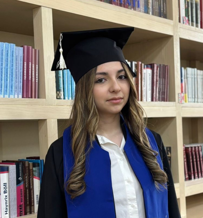 8-xarici-universitetden-qebul-teklifi-alan-ezize-secim-etmek-sirasindadir